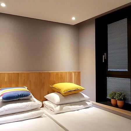 Hostel Cleo Seoul Hongdae Екстер'єр фото