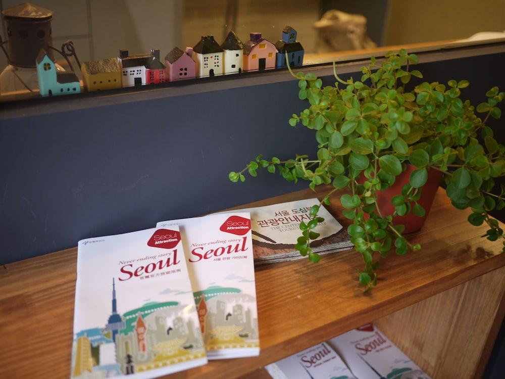 Hostel Cleo Seoul Hongdae Екстер'єр фото