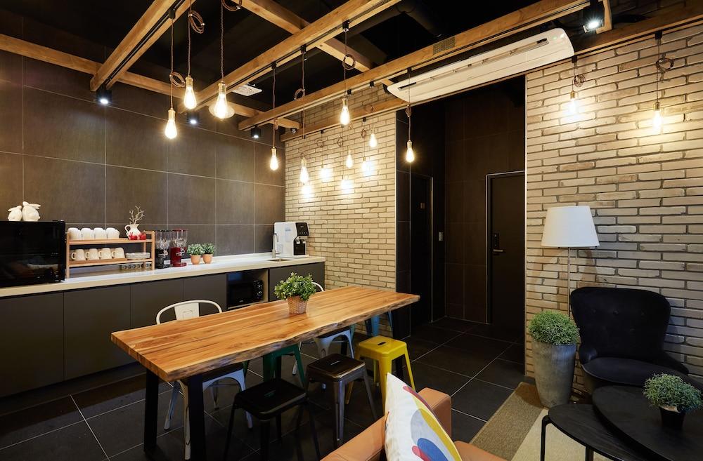 Hostel Cleo Seoul Hongdae Екстер'єр фото