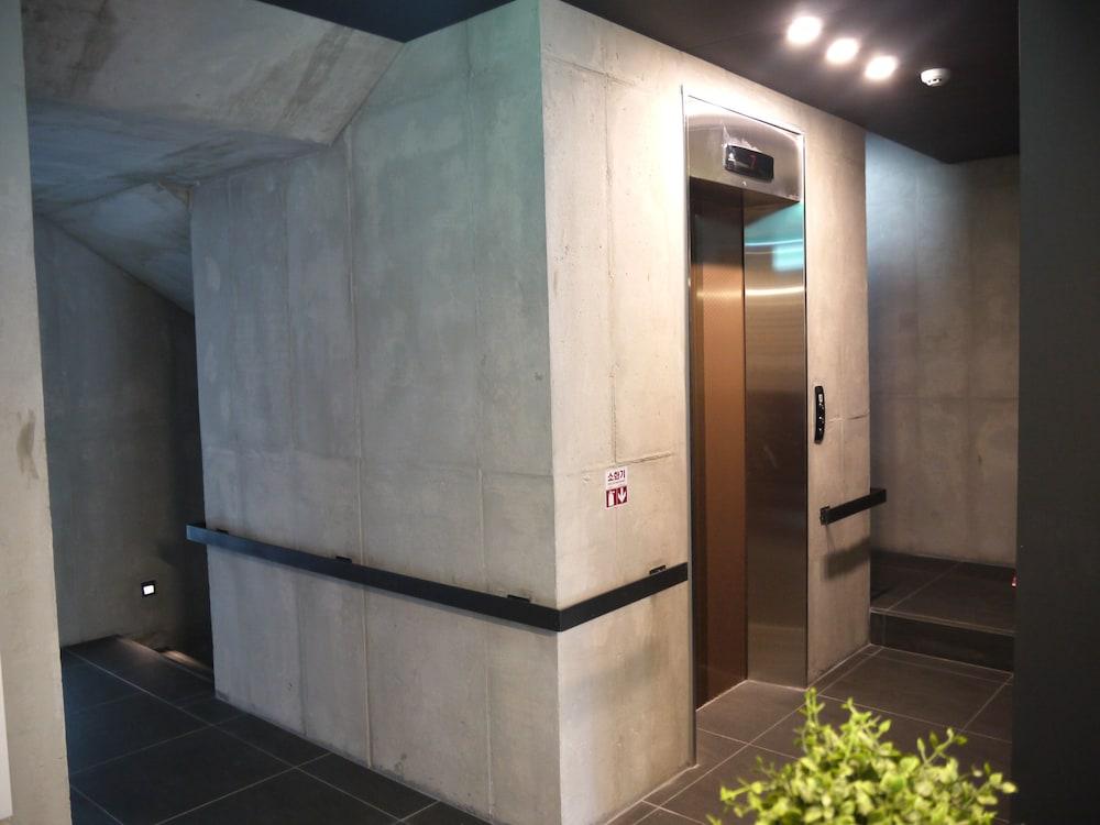 Hostel Cleo Seoul Hongdae Екстер'єр фото