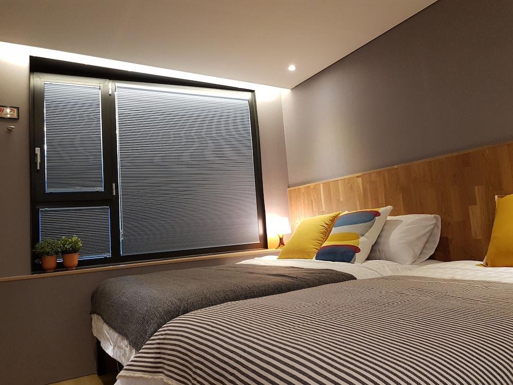 Hostel Cleo Seoul Hongdae Екстер'єр фото