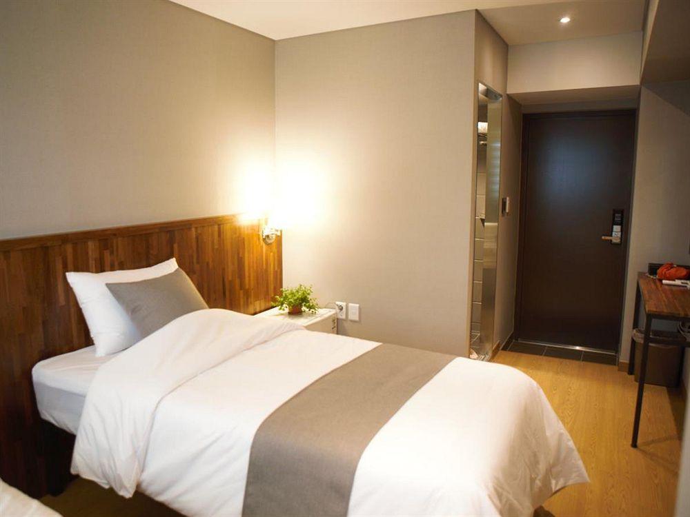 Hostel Cleo Seoul Hongdae Екстер'єр фото