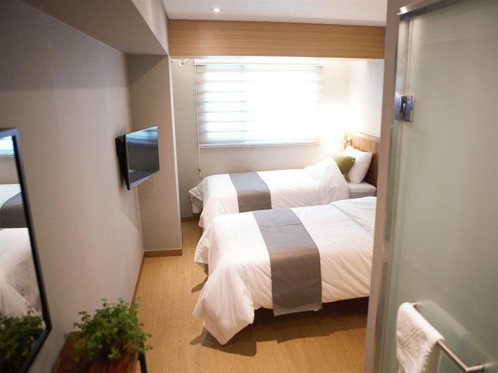 Hostel Cleo Seoul Hongdae Екстер'єр фото