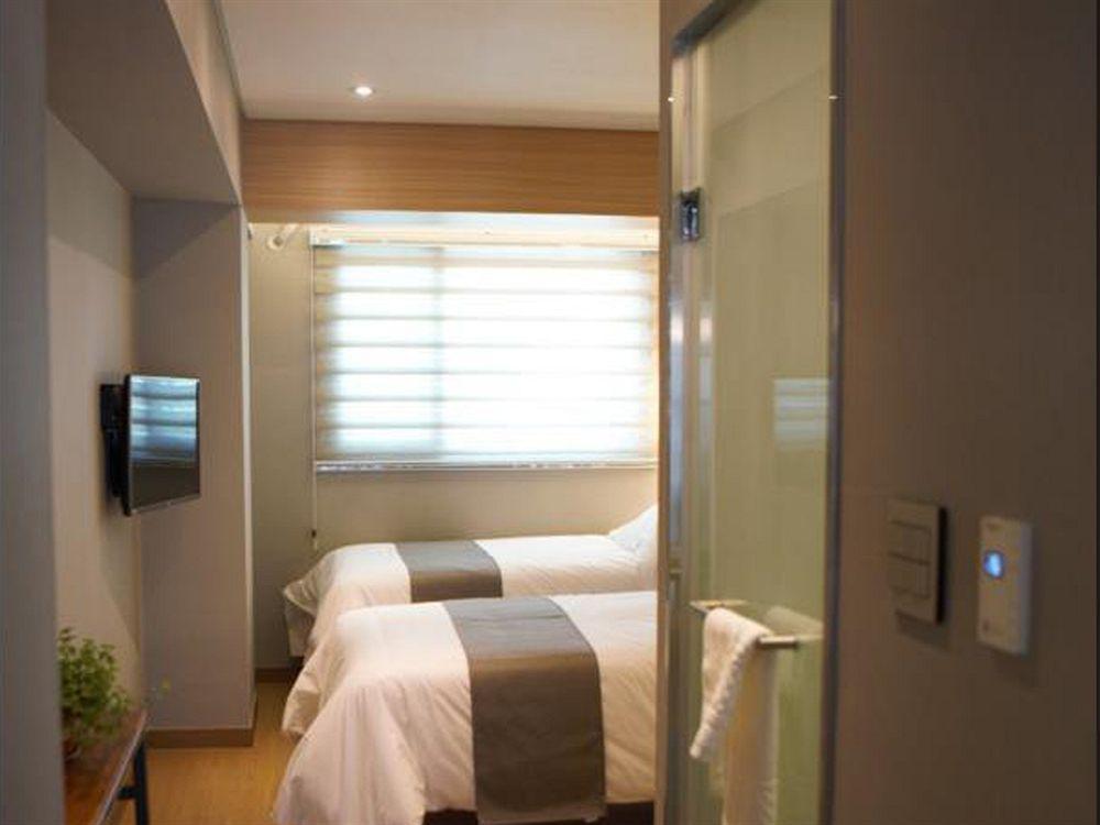 Hostel Cleo Seoul Hongdae Екстер'єр фото