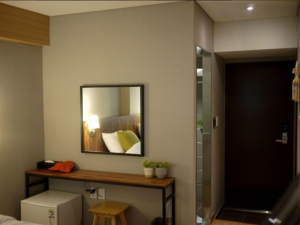 Hostel Cleo Seoul Hongdae Екстер'єр фото