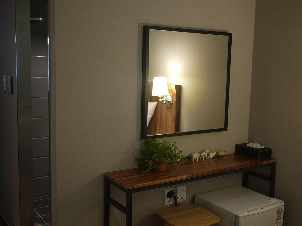 Hostel Cleo Seoul Hongdae Екстер'єр фото