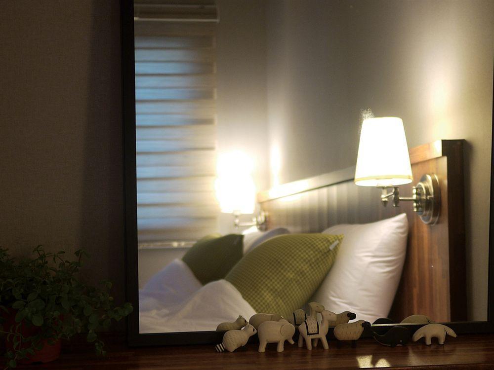 Hostel Cleo Seoul Hongdae Екстер'єр фото