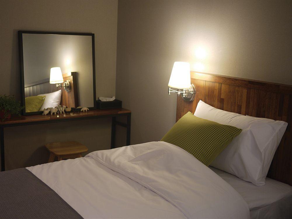 Hostel Cleo Seoul Hongdae Екстер'єр фото