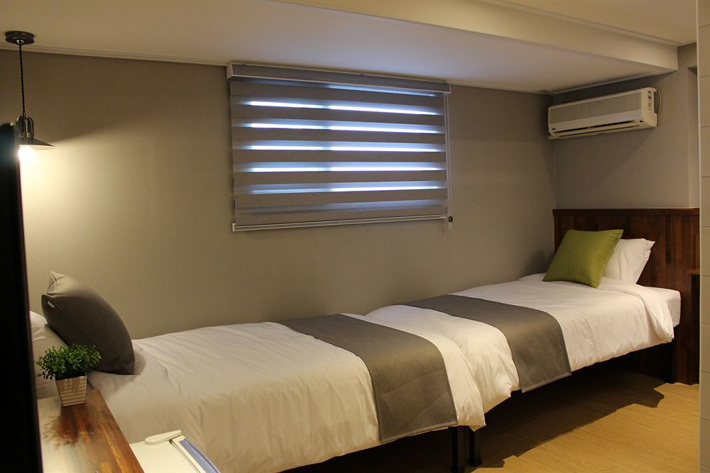 Hostel Cleo Seoul Hongdae Екстер'єр фото
