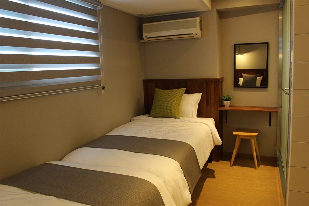 Hostel Cleo Seoul Hongdae Екстер'єр фото